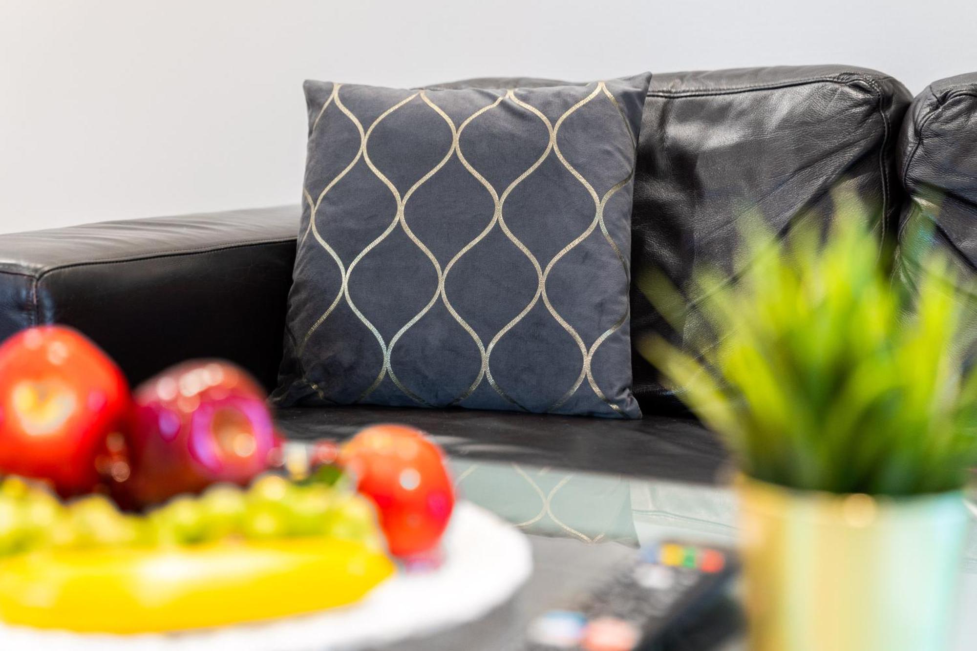 City Centre Apartment - 2 Bedroom - Secure Parking - Top Rated - 201M Birmingham Exteriör bild